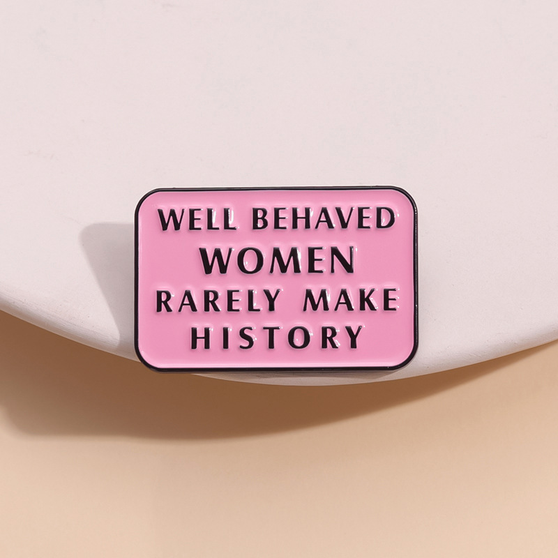 Feministische Emaille Spelden  - Jewelry Making History recensie en prijs